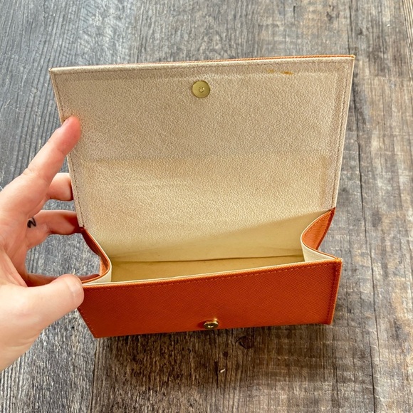 **FREE WHEN ADDED TO BUNDLE** Tory Burch Sunglasses Case - Picture 2 of 3